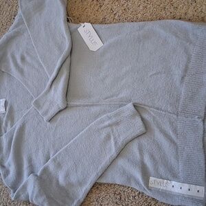 STYLUS Women's Soft Gray V-Neck Sweater